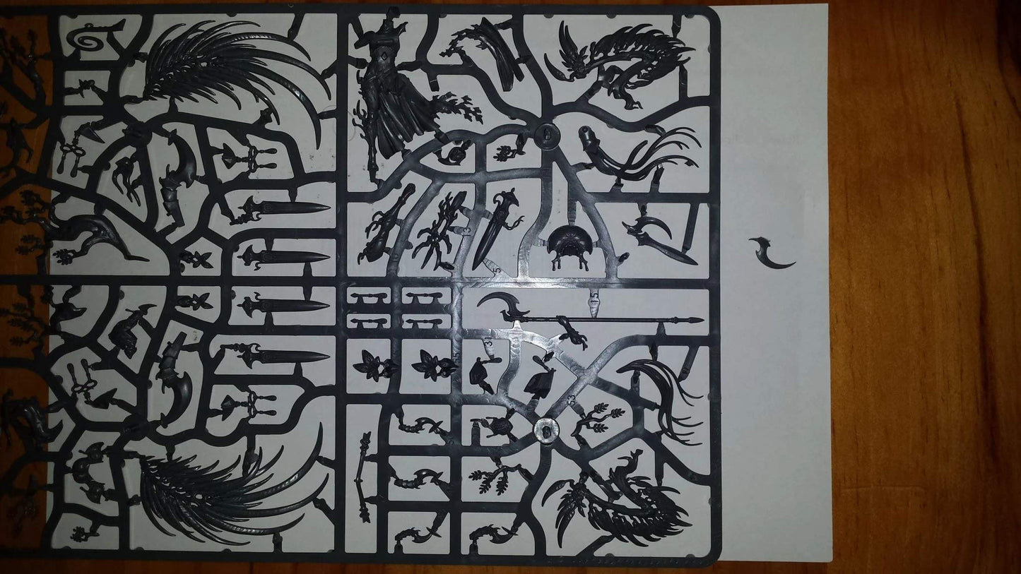 GAMES WORKSHOP 99120204015" Age of Sigmar Sylvaneth Alarielle The Ever Queen Action Figure