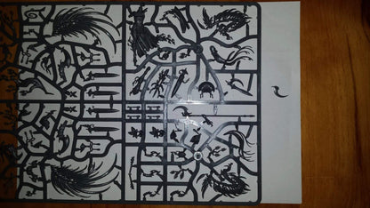 GAMES WORKSHOP 99120204015" Age of Sigmar Sylvaneth Alarielle The Ever Queen Action Figure